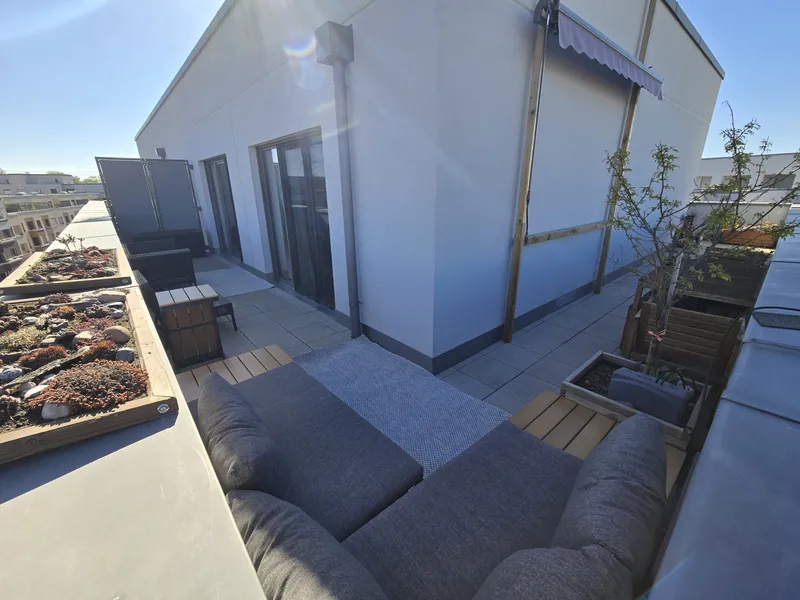 Lichtdurchflutete 3‑Zimmer‑Wohnung mit großzügiger Dachterrasse — photo 1